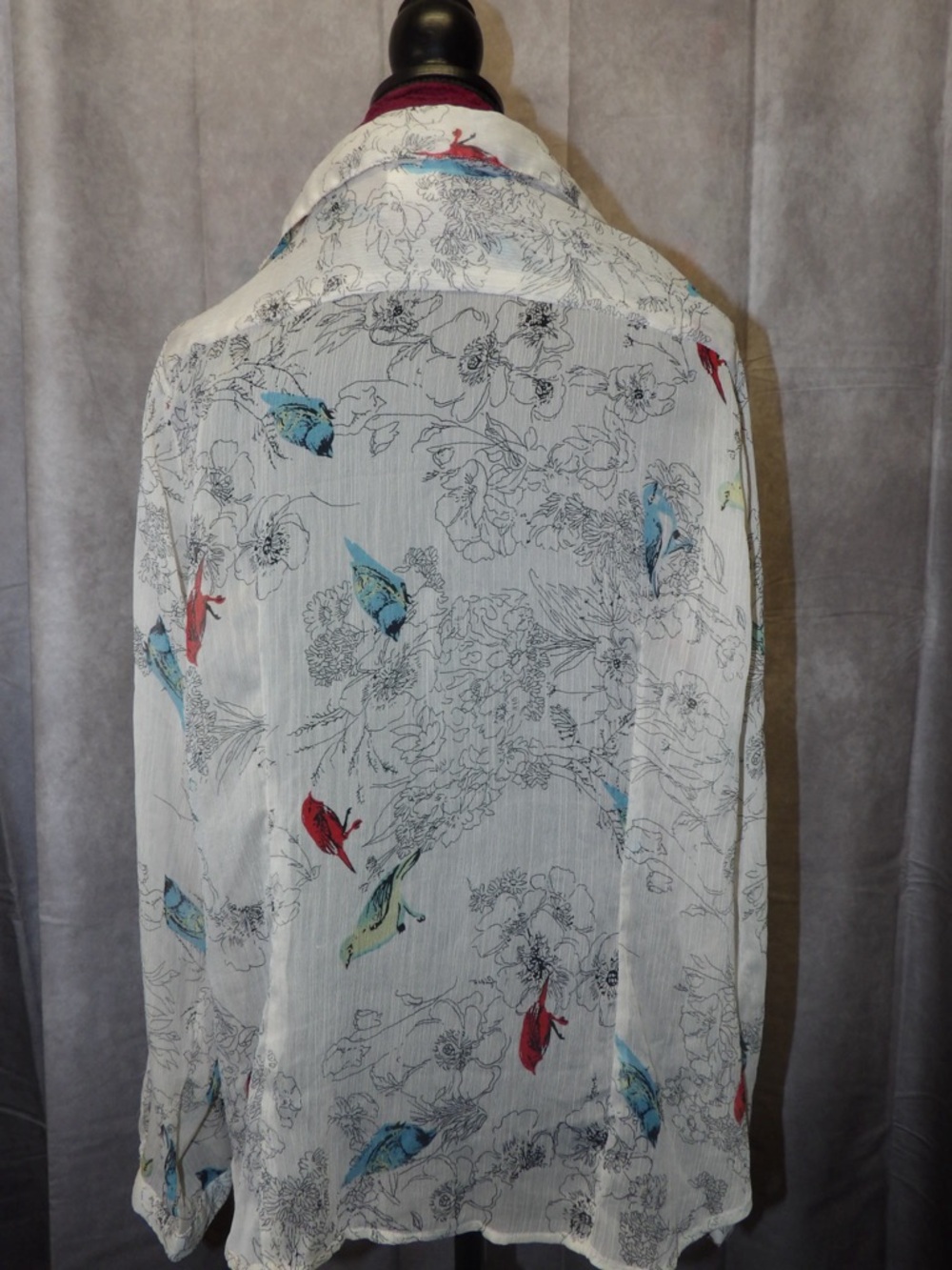 Sweet Magnolia Floral Blouse - Sheer, light weight. Size XL - Picture 2 of 6